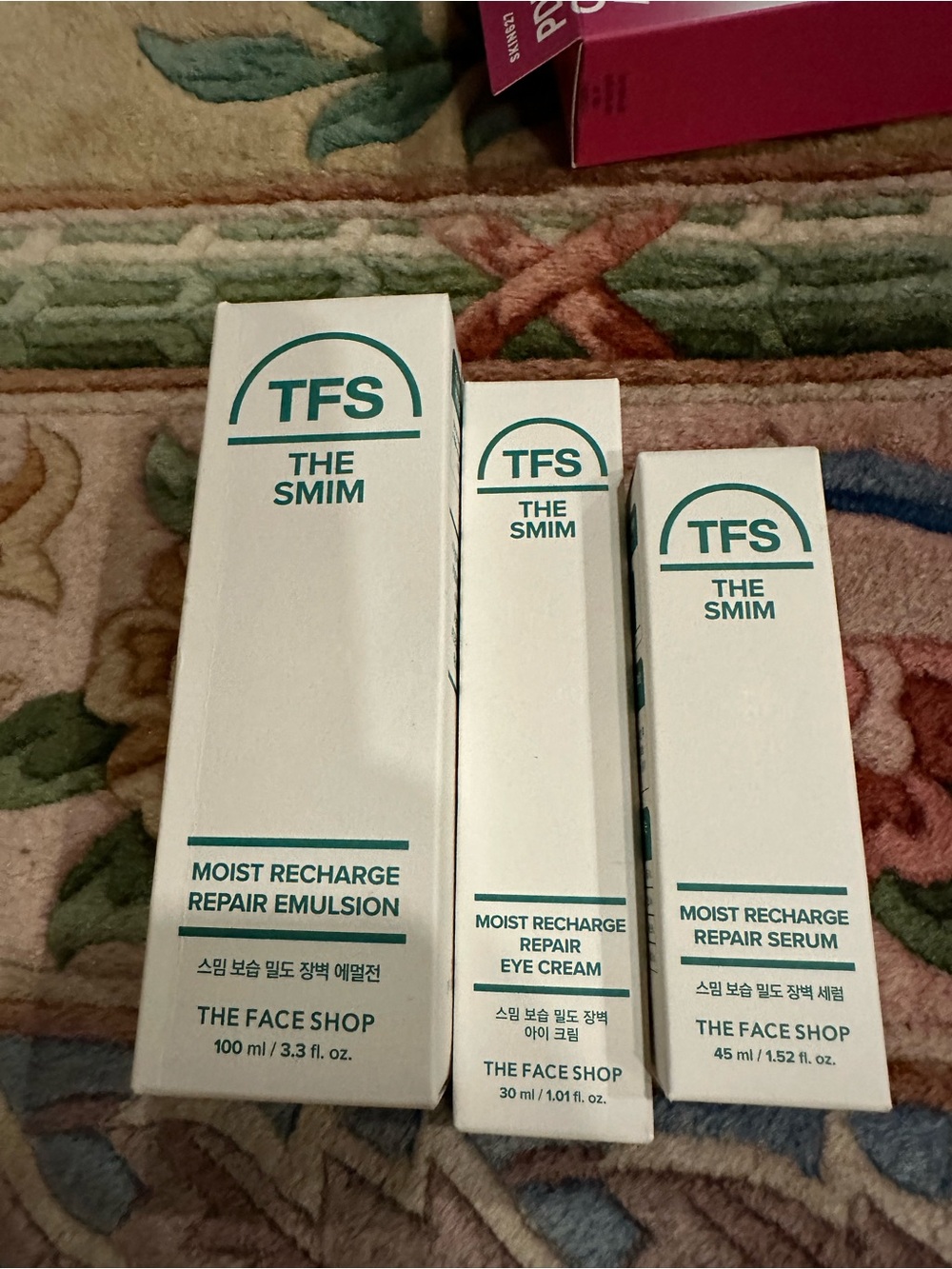 TFS Moist Recharge Repair Emulsion - White